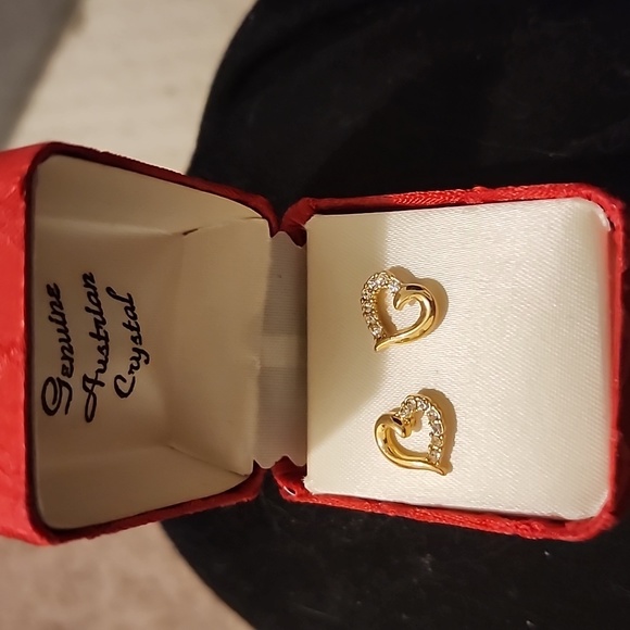 Jewelry - Austrian Crystal heart earrings